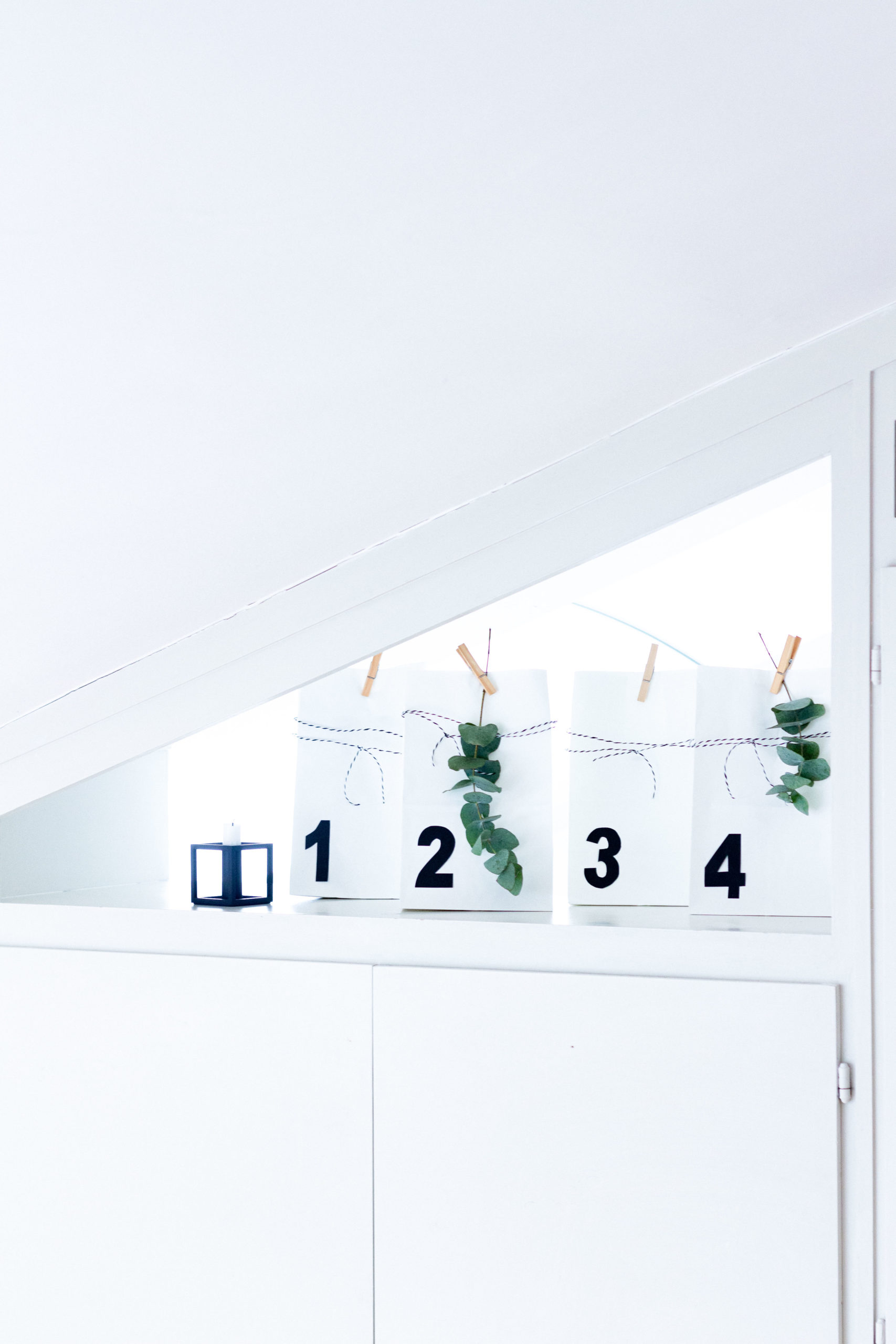 DIY Minimalistischer Adventskalender mit vier Geschenken | www.scandiinspiration.com