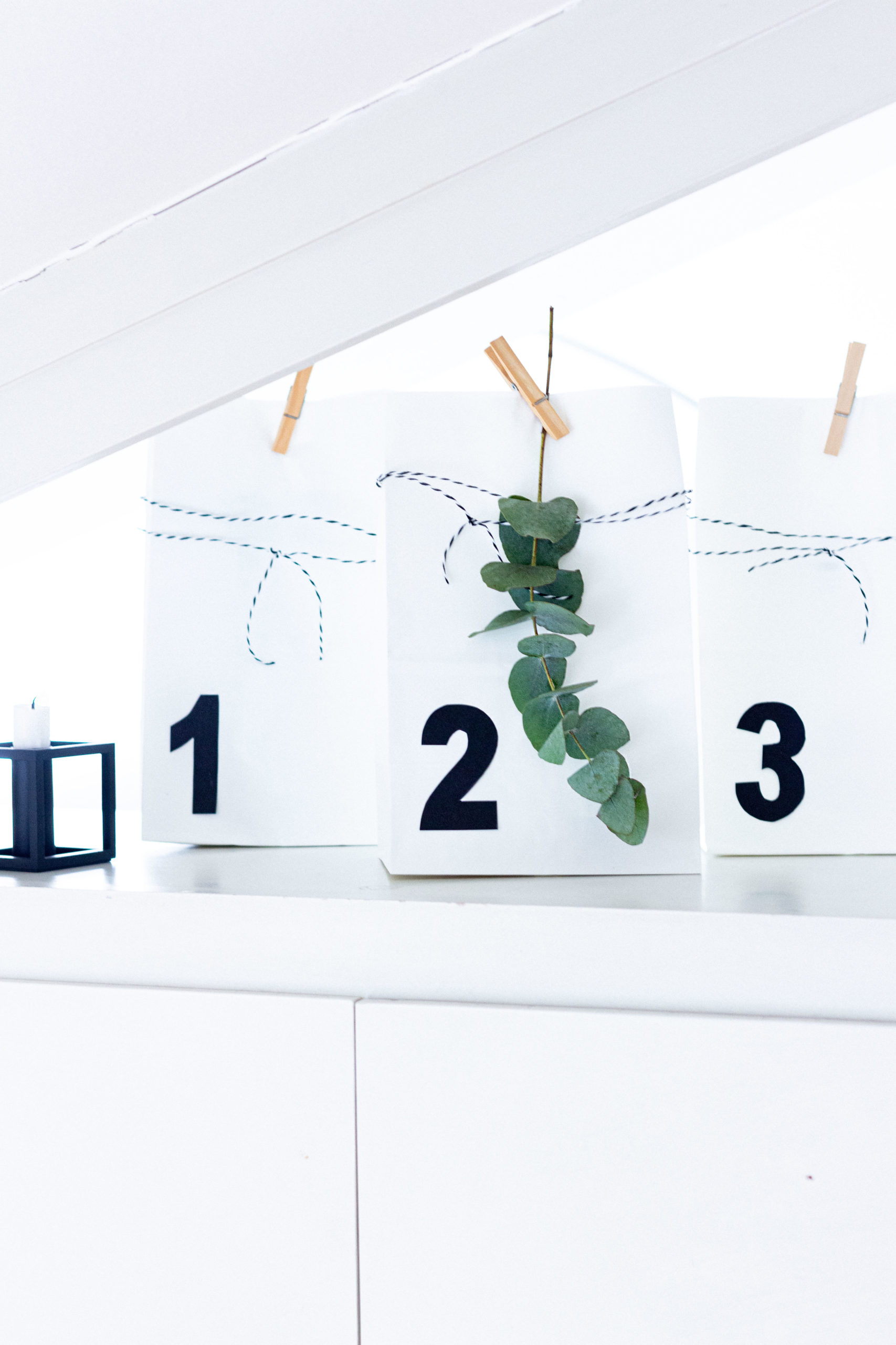 DIY Minimalistischer Adventskalender mit vier Geschenken | www.scandiinspiration.com