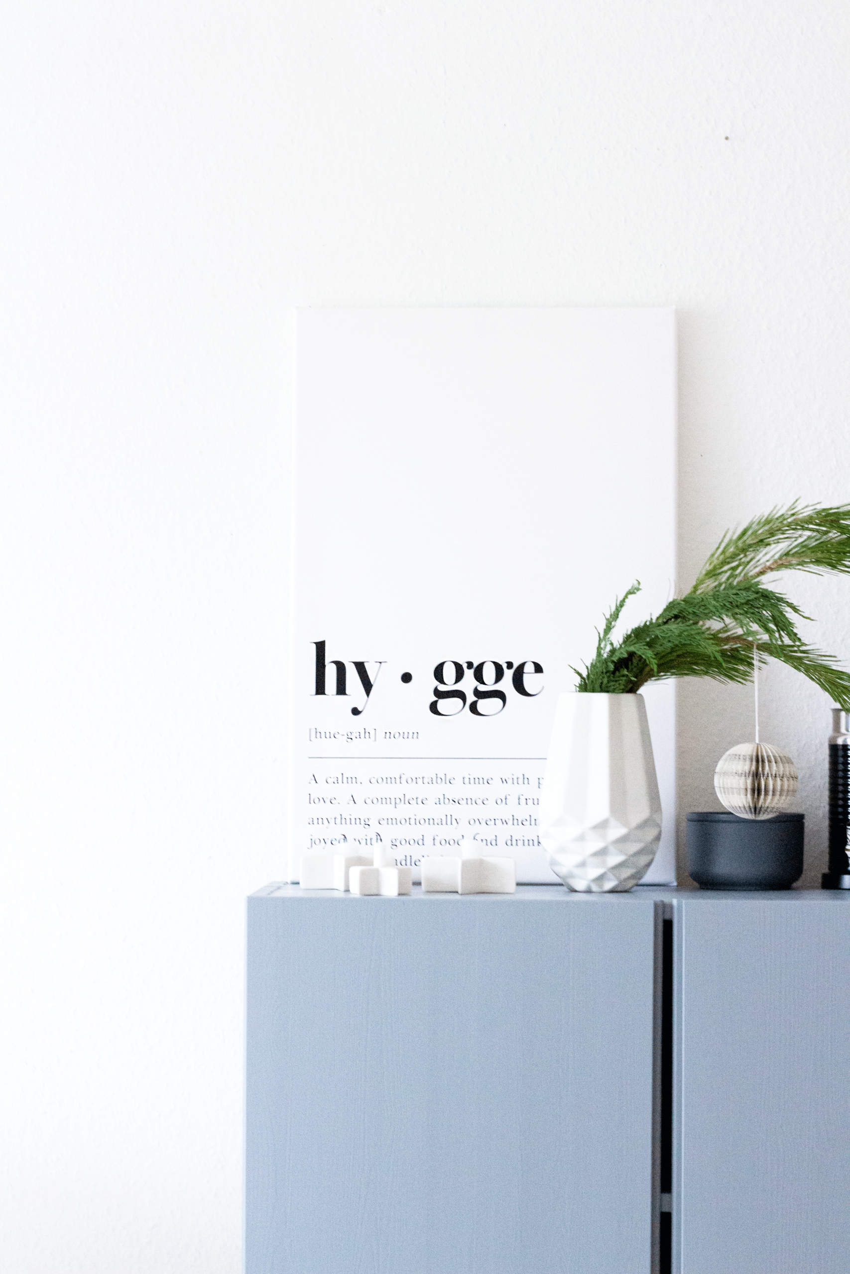 Interior | Diesjährige Weihnachtsdeko mit Leinwandbildern von Posterlounge | www.scandiinspiration.com